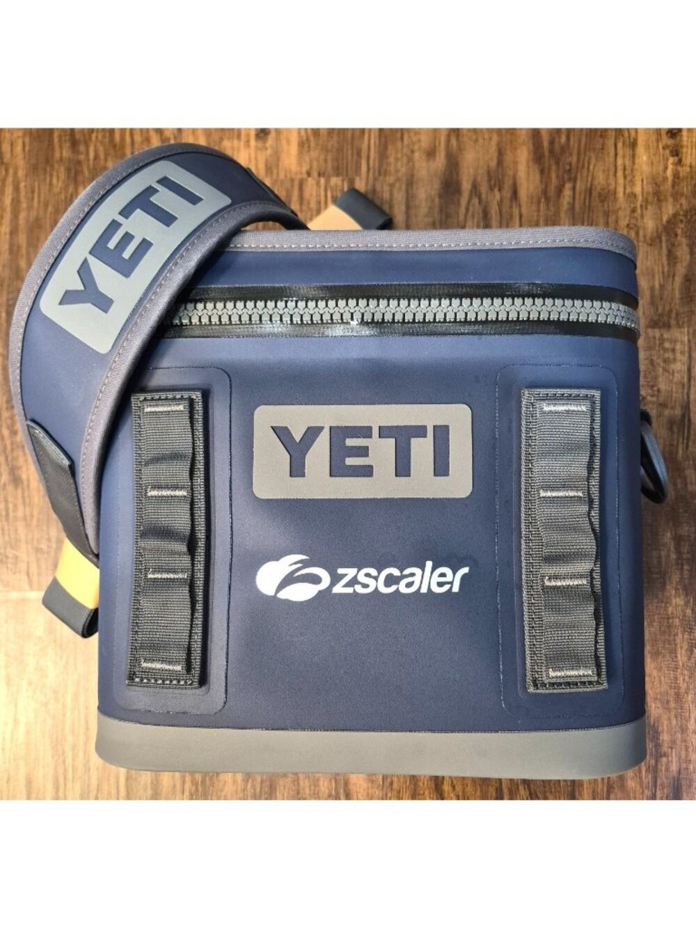 Yeti Hopper Flip 8 Soft Cooler Navy Blue